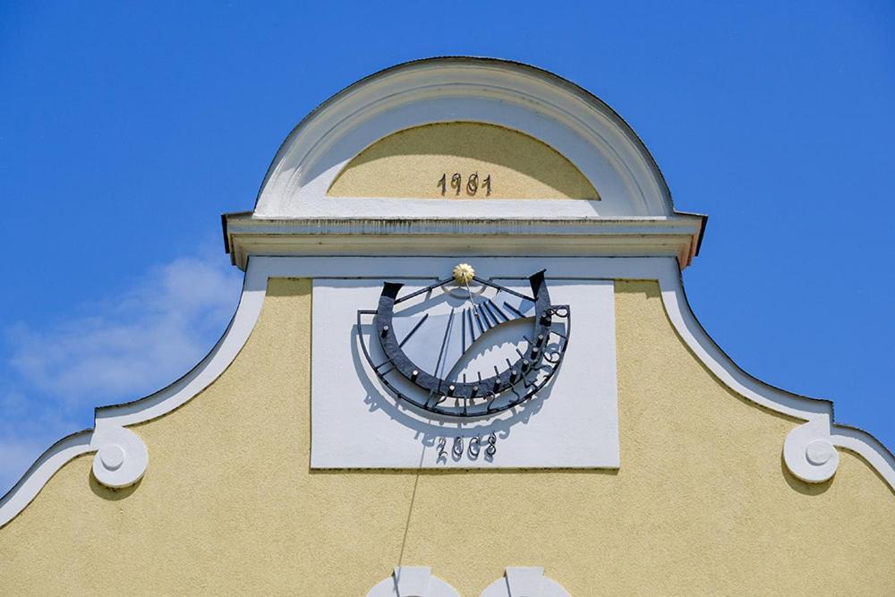 Penzion Elux Břeclav エクステリア 写真