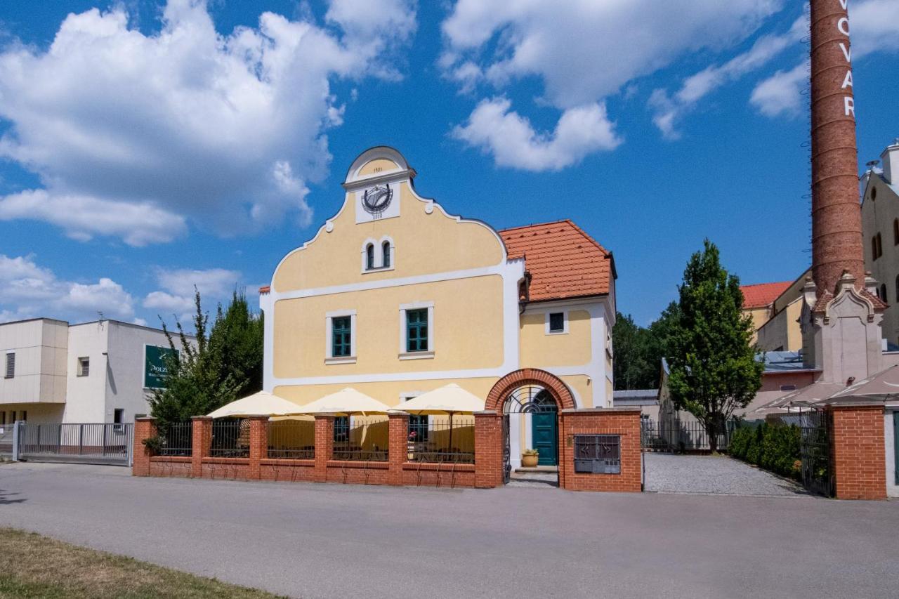 Penzion Elux Břeclav エクステリア 写真